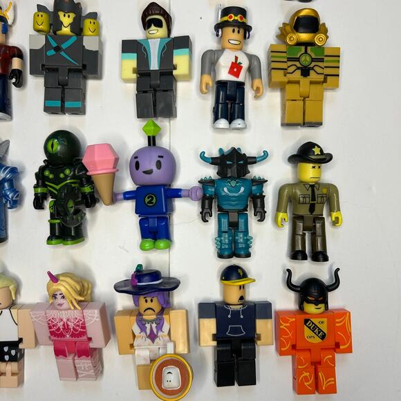 Lot of 20 Roblox Action Figures - Like New Condition - Picture 4 of 5
